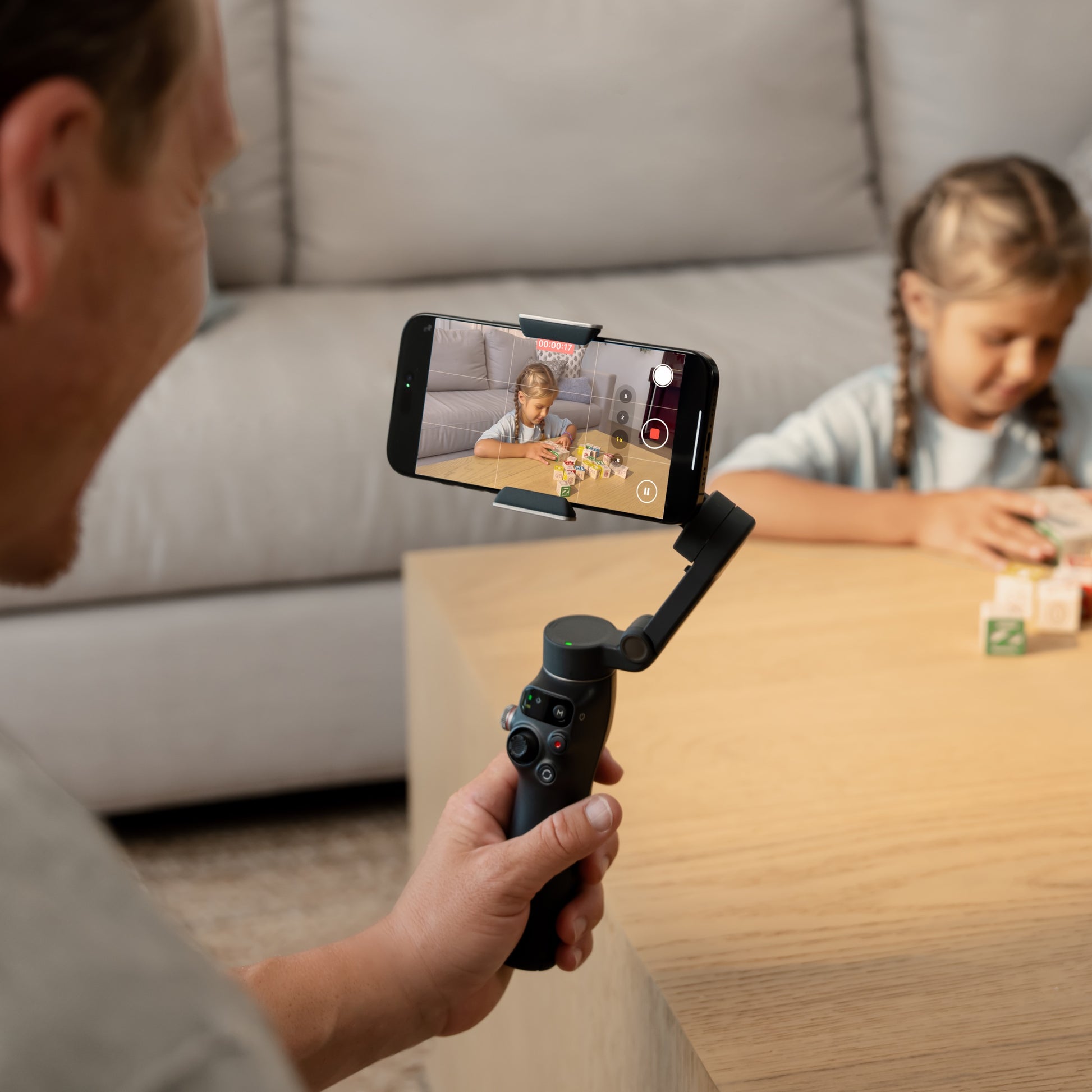 DJI Osmo Mobile 8 gimbal Built-in Extension Rod & Tripod 10-Hour Battery Life Seamless 360° Pan Rotation