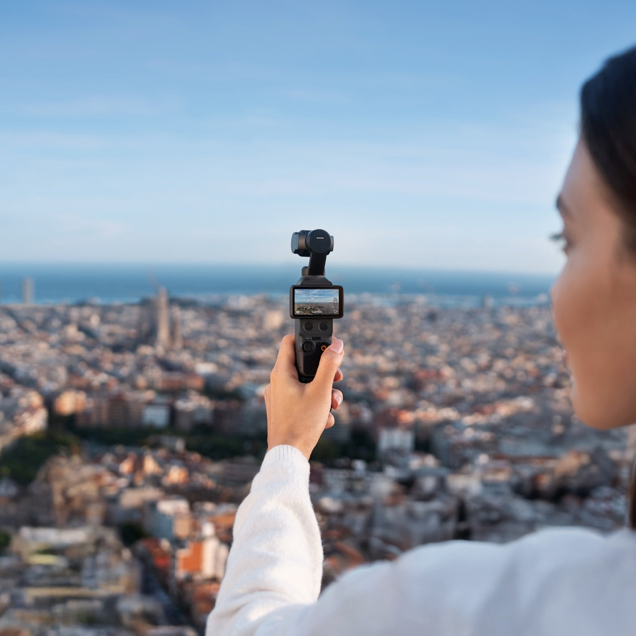 Câmera gimbal DJI Osmo Pocket 4 1" CMOS e 4K/240fps 107 GB de armazenamento integrado 14 pontos de faixa dinâmica Zoom de 2x sem perdas