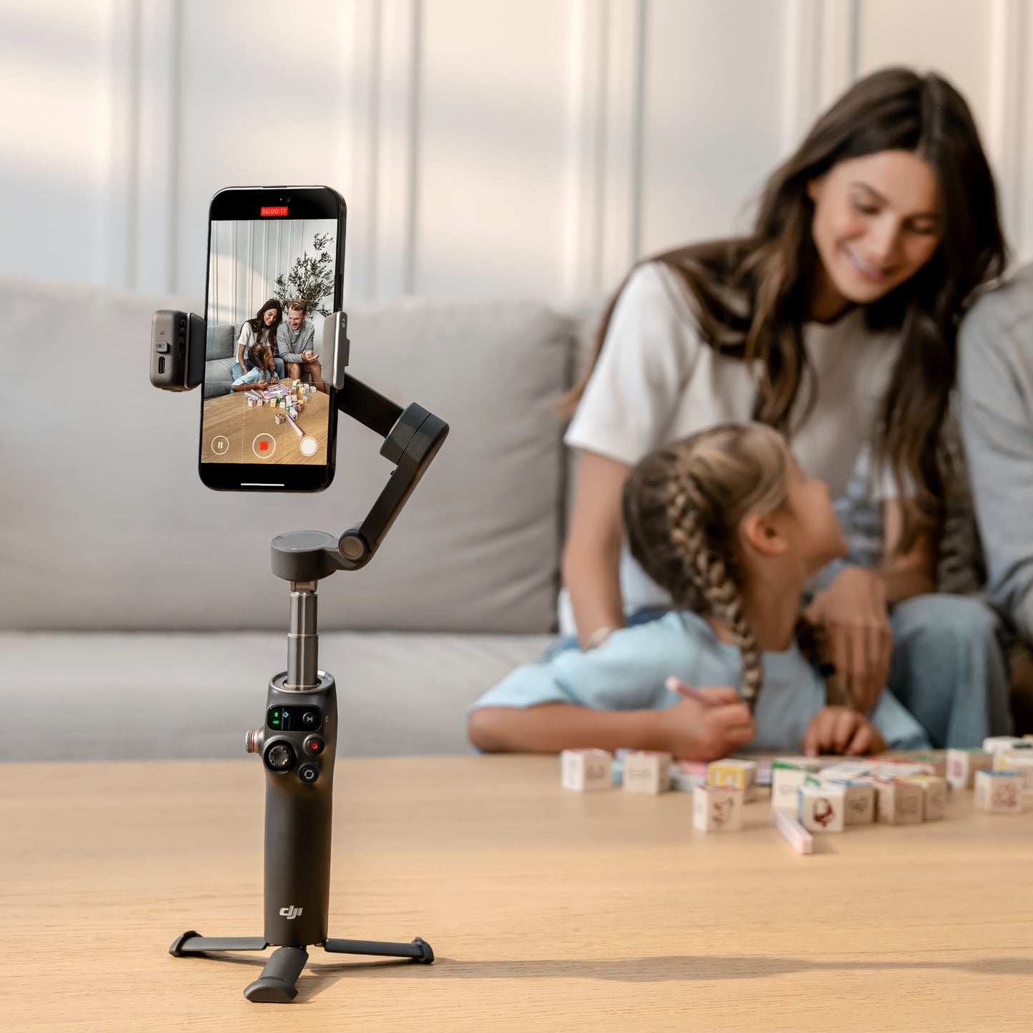 DJI Osmo Mobile 8 gimbal Built-in Extension Rod & Tripod 10-Hour Battery Life Seamless 360° Pan Rotation
